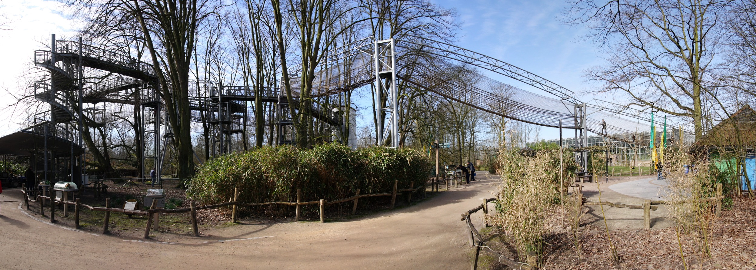 ecureuil enfants station0000.jpg - se prendre pour un écureuil, il y a un petit sous sol et des escalier pour monter